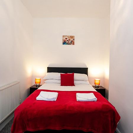 Stay Comfortable-City Centre Location- Sleeps Up To 9 Stoke-on-Trent Exterior foto