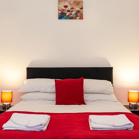 Stay Comfortable-City Centre Location- Sleeps Up To 9 Stoke-on-Trent Exterior foto