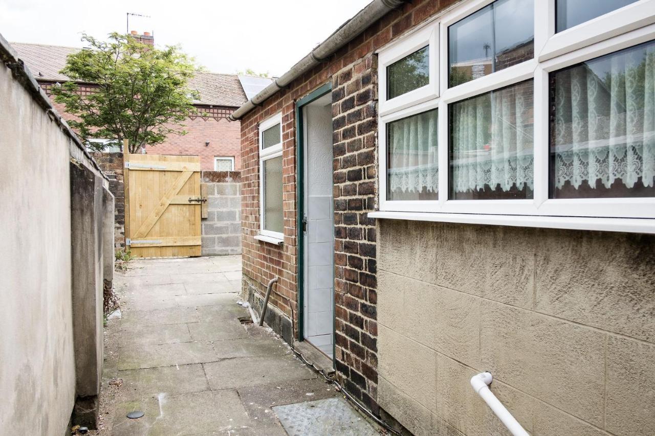 Stay Comfortable-City Centre Location- Sleeps Up To 9 Stoke-on-Trent Exterior foto