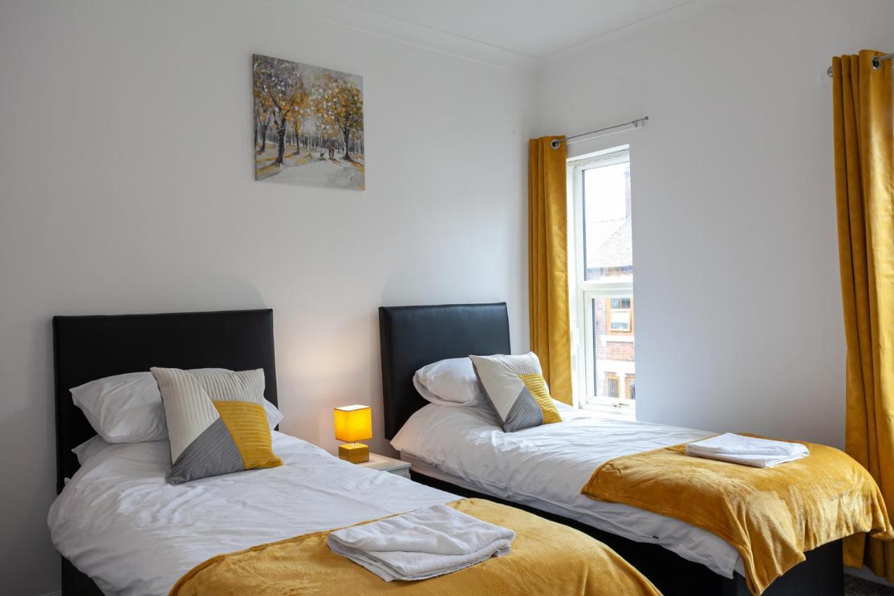 Stay Comfortable-City Centre Location- Sleeps Up To 9 Stoke-on-Trent Exterior foto