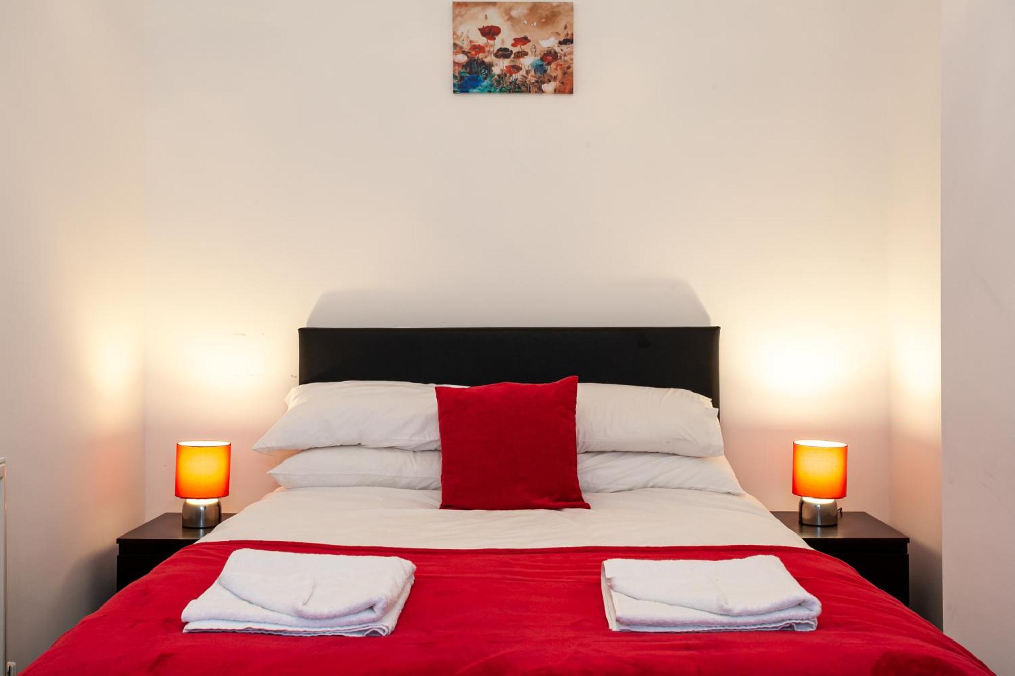 Stay Comfortable-City Centre Location- Sleeps Up To 9 Stoke-on-Trent Exterior foto